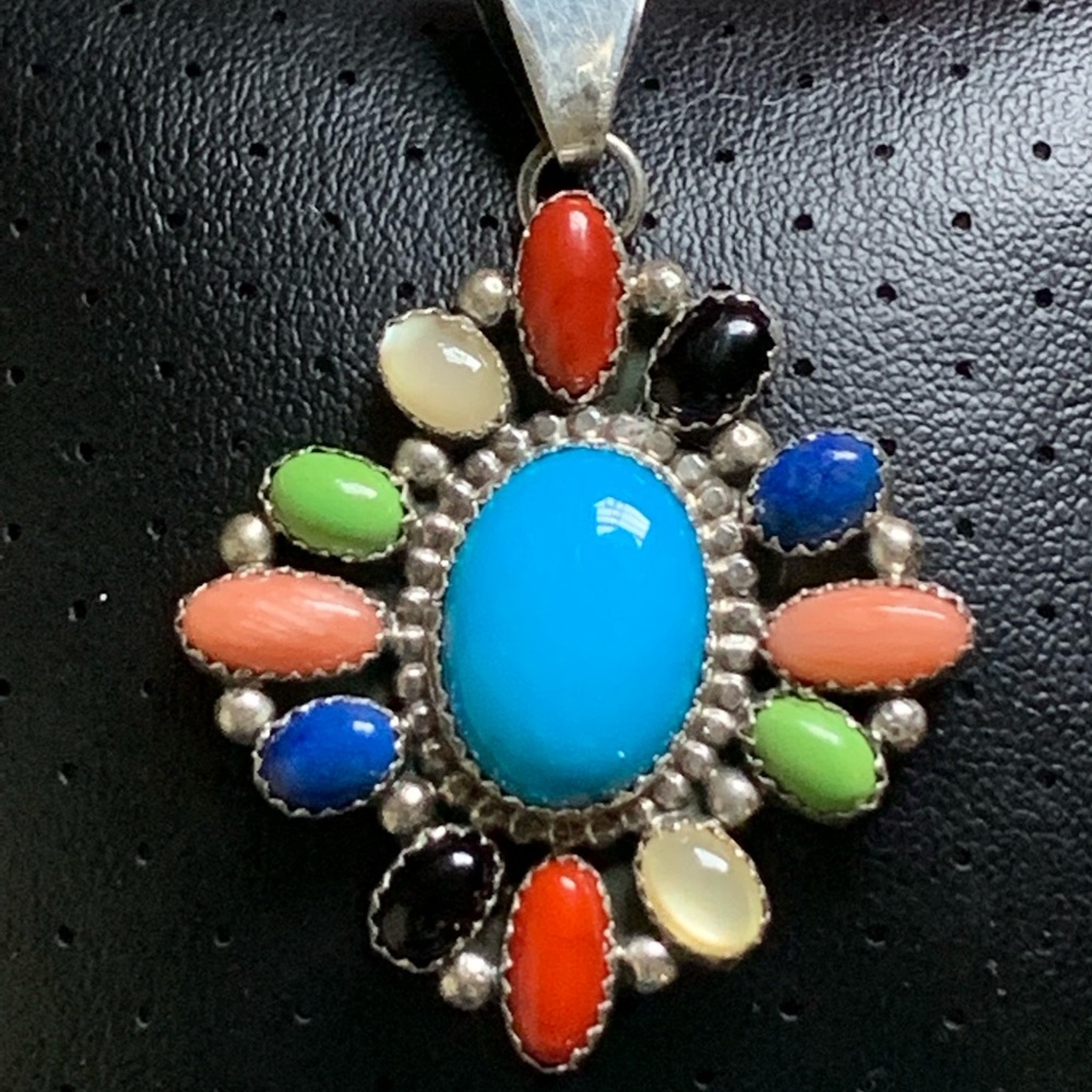 NAVAJO C.JONES STERLING SILVER PENDANT - Picture 2 of 10